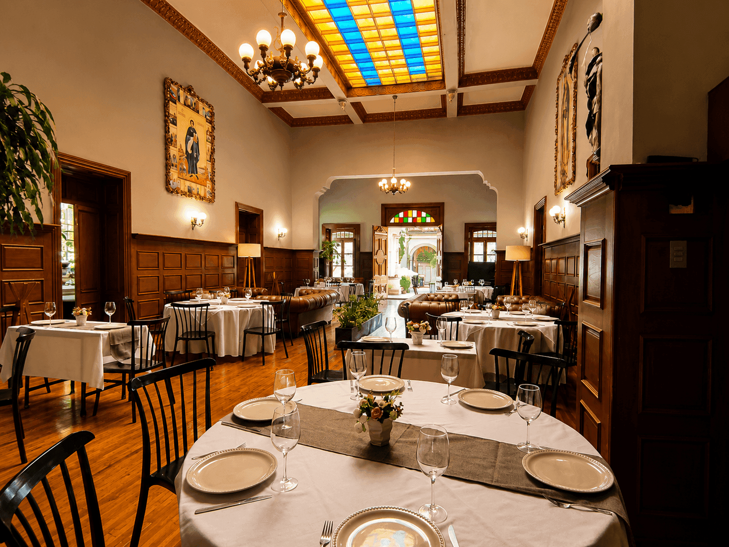 Espacio y Comedor de Restaurante Capitular